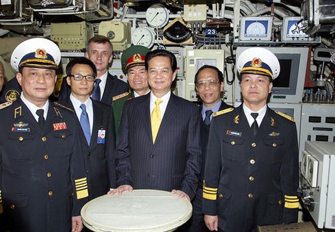 Chùm ảnh Thủ tướng trực tiếp thị sát khoang điều khiển tàu ngầm Hà Nội - ảnh 3